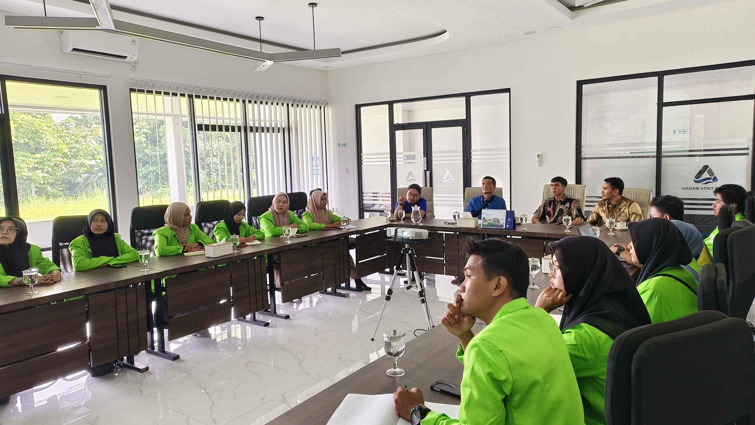 Prodi Teknik Lingkungan IKTA Kunjungi PT Tirta Madani: Eksplorasi Pengelolaan Air Bersih di Pekanbaru